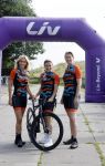 Zevenhuizen 4 juli 2021
Leontien v Moorsel Wendy v Dijk en Anouk Smulders gaan met 500 vrouwen de Amstel Gold race rijden . Vandaag was er een training . Ook Michael Zijlaard en zijn broer Ron reden mee.