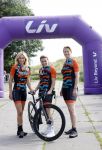 Zevenhuizen 4 juli 2021
Leontien v Moorsel Wendy v Dijk en Anouk Smulders gaan met 500 vrouwen de Amstel Gold race rijden . Vandaag was er een training . Ook Michael Zijlaard en zijn broer Ron reden mee.