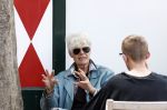 Laren 9 juli 2022
Ad Visser op terras en lopen door Laren