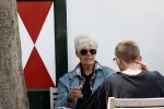 Laren 9 juli 2022
Ad Visser op terras en lopen door Laren