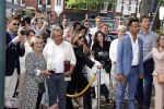Amsterdam 10 juni 2022
Benno Leeser opent luxe chocolade winkel in Amsterdam zuid op de cornelis schuytstraat. Ook zijn vrouw Kitty Leeser is aanwezig
