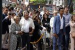 Amsterdam 10 juni 2022
Benno Leeser opent luxe chocolade winkel in Amsterdam zuid op de cornelis schuytstraat. Ook zijn vrouw Kitty Leeser is aanwezig