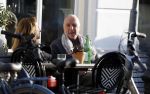Weesp 15 maart 2022
Alfred v d Heuevl met Margreet Spijker op terras in het centrum van Weesp.