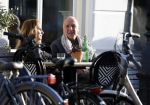 Weesp 15 maart 2022
Alfred v d Heuevl met Margreet Spijker op terras in het centrum van Weesp.