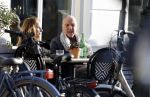Weesp 15 maart 2022
Alfred v d Heuevl met Margreet Spijker op terras in het centrum van Weesp.