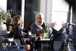 Weesp 15 maart 2022
Alfred v d Heuevl met Margreet Spijker op terras in het centrum van Weesp.
