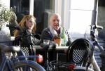 Weesp 15 maart 2022
Alfred v d Heuevl met Margreet Spijker op terras in het centrum van Weesp.
