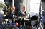 Weesp 15 maart 2022
Alfred v d Heuevl met Margreet Spijker op terras in het centrum van Weesp.