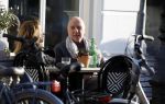 Weesp 15 maart 2022
Alfred v d Heuevl met Marleen Spijker  op terras in het centrum van Weesp.