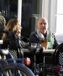 Weesp 15 maart 2022
Alfred v d Heuevl met Marleen Spijker  op terras in het centrum van Weesp.