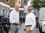 Amsterdam 19 juli 2022
Laatste optreden Willeke Albertri in het concertgebouw. Binnenkomst gasten. Andre v Duin met partner Fernando Reyes
