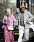 Rotterdam 25 maart 2022
John de Wolf en zijn vrouw Inge Zijdenbos trouwen in het Zalmhuis. Jochem Myjer trouwt ze. Arne Slot met zijn vrouw