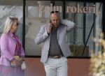 Rotterdam 25 maart 2022
John de Wolf en zijn vrouw Inge Zijdenbos trouwen in het Zalmhuis. Jochem Myjer trouwt ze.