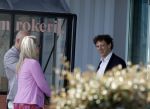 Rotterdam 25 maart 2022
John de Wolf en zijn vrouw Inge Zijdenbos trouwen in het Zalmhuis. Jochem Myjer trouwt ze. Arne Slot met zijn vrouw