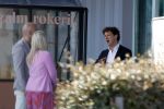 Rotterdam 25 maart 2022
John de Wolf en zijn vrouw Inge Zijdenbos trouwen in het Zalmhuis. Jochem Myjer trouwt ze. Arne Slot met zijn vrouw