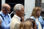 Amsterdam 6 juli 2022
Precies 1 jaar geleden werd op deze plek Peter R de Vries neergeschoten. De redaktie en presentatoren van RTL Boulevard leggen een witte roos neer . OA aanwezig Georgette Schlick Peter v d Vorst Sven Sauve Marieke Elsinga Vivienne v d Assem Aran Bade Jeroen Kijk in de Vegte Arno Kantelberg Eveline Stallaart Clarice Stenger Leon de Ruyter Dries Roelvink en Tim Oliehoek .