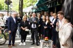 Amsterdam 10 juni 2022
Benno Leeser opent luxe chocolade winkel in Amsterdam zuid op de cornelis schuytstraat. Ook zijn vrouw Kitty Leeser is aanwezig