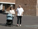Amsterdam 14 juni 2022
Ontbijt georganisserd door Linda.nl en Victoria Koblenko met haar man Evgeniy Levchenko. Er is een aktie #bloemenvoorOekraine in het leven geroepen. Birgit Schuurman met vriend Sander v Haarlem achter kinderwagen