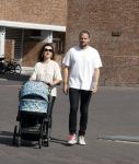 Amsterdam 14 juni 2022
Ontbijt georganisserd door Linda.nl en Victoria Koblenko met haar man Evgeniy Levchenko. Er is een aktie #bloemenvoorOekraine in het leven geroepen. Birgit Schuurman met vriend Sander v Haarlem achter kinderwagen