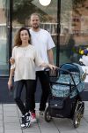 Amsterdam 14 juni 2022
Ontbijt georganisserd door Linda.nl en Victoria Koblenko met haar man Evgeniy Levchenko. Er is een aktie #bloemenvoorOekraine in het leven geroepen. Birgit Schuurman met vriend Sander v Haarlem achter kinderwagen