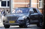 Amsterdam 4 juni 2022
Connie Witteman met haar partner Henk de Vries in zijn Bentley Bentega in Amsterdam zuid
