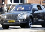 Amsterdam 4 juni 2022
Connie Witteman met haar partner Henk de Vries in zijn Bentley Bentega in Amsterdam zuid
