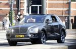 Amsterdam 4 juni 2022
Connie Witteman met haar partner Henk de Vries in zijn Bentley Bentega in Amsterdam zuid