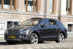 Amsterdam 4 juni 2022
Connie Witteman met haar partner Henk de Vries in zijn Bentley Bentega in Amsterdam zuid