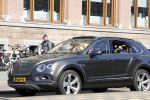 Amsterdam 4 juni 2022
Connie Witteman met haar partner Henk de Vries in zijn Bentley Bentega in Amsterdam zuid