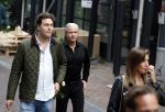 Amsterdam 6 juli 2022
Precies 1 jaar geleden werd op deze plek Peter R de Vries neergeschoten. De redaktie en presentatoren van RTL Boulevard leggen een witte roos neer . OA aanwezig Georgette Schlick Peter v d Vorst Sven Sauve Marieke Elsinga Vivienne v d Assem Aran Bade Jeroen Kijk in de Vegte Arno Kantelberg Eveline Stallaart Clarice Stenger Leon de Ruyter Dries Roelvink en Tim Oliehoek .