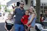Amsterdam 14 juli 2022
Dutch performante Chahid Charrak met vrouw en kinderen op de pc hooftstraat.