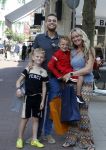 Amsterdam 14 juli 2022
Dutch performante Chahid Charrak met vrouw en kinderen op de pc hooftstraat.
