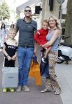 Amsterdam 14 juli 2022
Dutch performante Chahid Charrak met vrouw en kinderen op de pc hooftstraat.