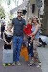 Amsterdam 14 juli 2022
Dutch performante Chahid Charrak met vrouw en kinderen op de pc hooftstraat.