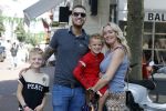 Amsterdam 14 juli 2022
Dutch performante Chahid Charrak met vrouw en kinderen op de pc hooftstraat.