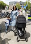 Amsterdam 26 juni 2022
Presentatie nieuwe lijn van Patty Brard en het kruitvat bij de borrelbar.
Dyantha Brooks met haar dochter en zoion