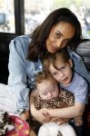 Amsterdam 26 juni 2022
Presentatie nieuwe lijn van Patty Brard en het kruitvat bij de borrelbar.
Dyantha Brooks met haar dochter en zoion