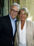 Amsterdam 1 juli 2022
Onthulling kunstwerk met daarop Willy Alberti en Johnny Kraaijkamp bij hotel Americain.
Aanwezig de kinderen Tonny Alberti en Willeke Alberti en Johnny Kraaijkamp en Sanne Kraaijkamp. Edvard Niessing met zijn vriendin