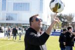 Utrecht 27 maart 2022
Bij voetbalclub DHSC in Utrecht wordt een dag georganiseerd waar geld opgehaald wordt voor Ukraine. Edward v Cuilenborg met videocamera