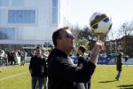 Utrecht 27 maart 2022
Bij voetbalclub DHSC in Utrecht wordt een dag georganiseerd waar geld opgehaald wordt voor Ukraine. Edward v Cuilenborg met videocamera