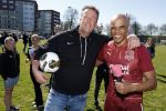 Utrecht 27 maart 2022
Bij voetbalclub DHSC in Utrecht wordt een dag georganiseerd waar geld opgehaald wordt voor Ukraine. Wesley Sneijder Mart Hoogkamer Evgeniy Levchenko Djarno Hofland Juvat Westendorp Koen Weijland Noa Zeeuw Glenn Helder ea spelen oa mee. Glen Helder en Edward v Cuilenborg
