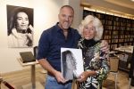 Hilversum 28 maart 2022
Presentatie boek en munt van Bibian Mentel. Haar man Edwin Spee kwam met zijn vriendin Mandy. Edwin Spee met de moeder van Bibian