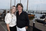 Volendam 30 juni 2022
CD presentatie bij Lotje van Edwin v Hoevelaak en zijn vriendin Natasja Poels . jan Keizer reikte de eerste cd uit.