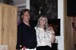 Volendam 30 juni 2022
CD presentatie bij Lotje van Edwin v Hoevelaak en zijn vriendin Natasja Poels . jan Keizer reikte de eerste cd uit.