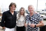 Volendam 30 juni 2022
CD presentatie bij Lotje van Edwin v Hoevelaak en zijn vriendin Natasja Poels . jan Keizer reikte de eerste cd uit.