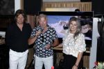 Volendam 30 juni 2022
CD presentatie bij Lotje van Edwin v Hoevelaak en zijn vriendin Natasja Poels . jan Keizer reikte de eerste cd uit.