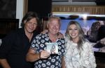 Volendam 30 juni 2022
CD presentatie bij Lotje van Edwin v Hoevelaak en zijn vriendin Natasja Poels . jan Keizer reikte de eerste cd uit.