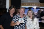 Volendam 30 juni 2022
CD presentatie bij Lotje van Edwin v Hoevelaak en zijn vriendin Natasja Poels . jan Keizer reikte de eerste cd uit.