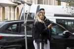 Amsterdam 30 maart 2022
Eran Zahavi en zijnn vrouw  Shay Zahavi aan het wineklen in Amsterdam zuid