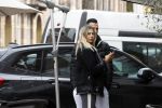 Amsterdam 30 maart 2022
Eran Zahavi en zijnn vrouw  Shay Zahavi aan het wineklen in Amsterdam zuid